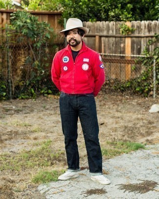 С чем носить красную куртку мужчине