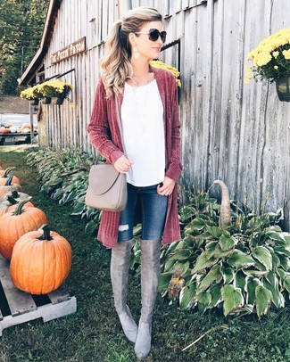 С чем носить красный вязаный открытый кардиган женщине