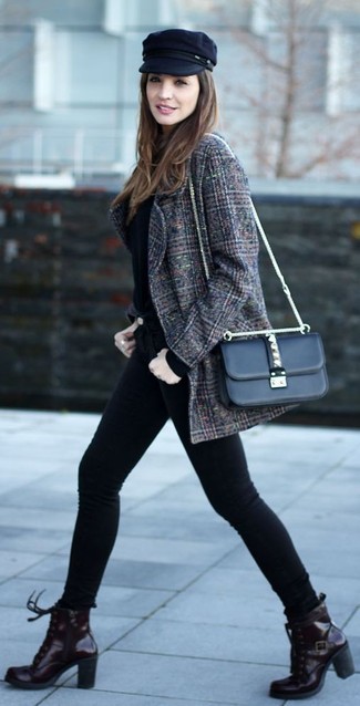 С чем носить красные ботильоны на шнуровке