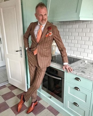 С чем носить красную мужскую брошь