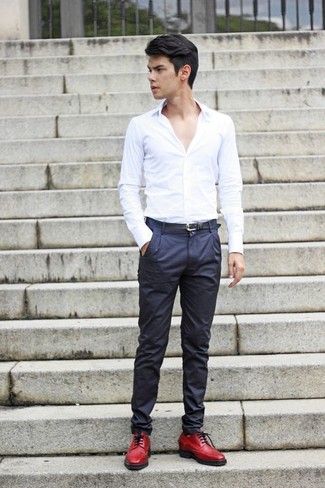 С чем носить красные кожаные броги