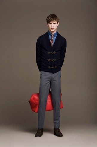 С чем носить красную кожаную дорожную сумку мужчине