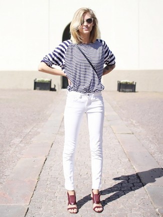 С чем носить красные кожаные босоножек женщине