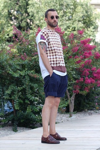 С чем носить красные кожаные сандалии мужчине