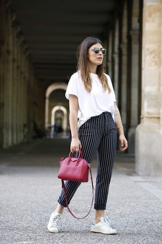 С чем носить красную кожаную сумку-саквояж