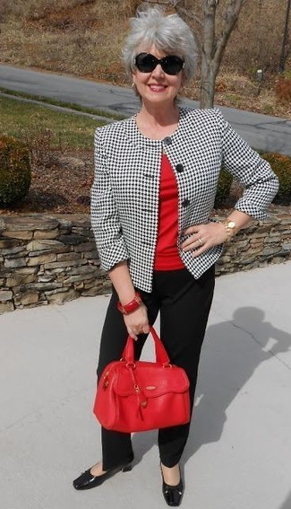 С чем носить красную кожаную большую сумку