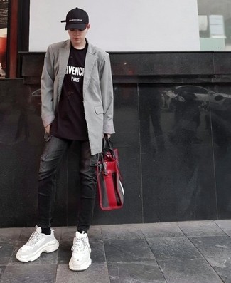 С чем носить красную кожаную большую сумку мужчине