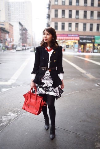 С чем носить красную кожаную большую сумку