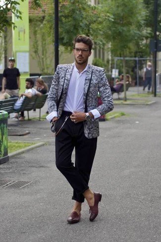 Какие брюки чинос носить с красными лоферами