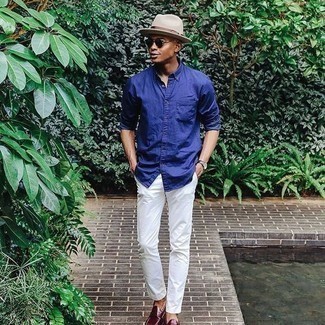 Какие брюки чинос носить с красными лоферами