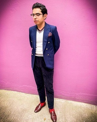 Какие брюки чинос носить с красными лоферами