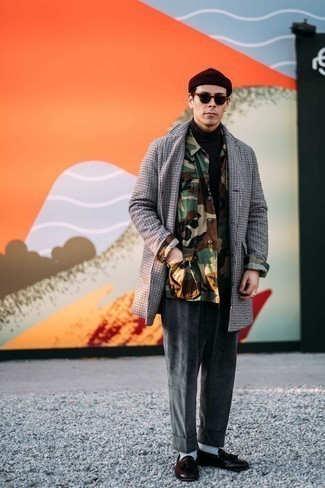 Какие брюки чинос носить с красными лоферами