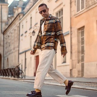 Какие брюки чинос носить с красными лоферами