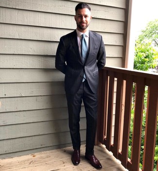 Какие костюмы носить с красными лоферами