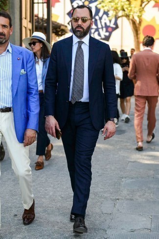 Какие костюмы носить с красными лоферами