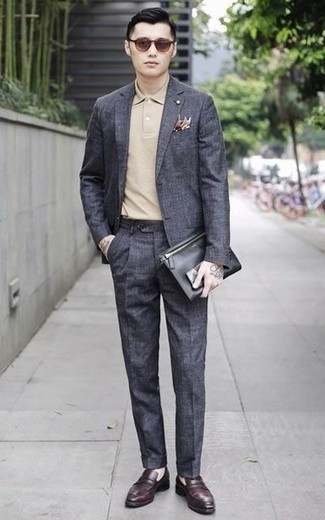 Какие костюмы носить с красными лоферами