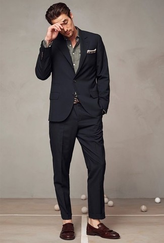 Какие костюмы носить с красными лоферами