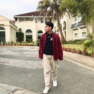 Какие брюки карго носить с красной рубашкой с длинным рукавом