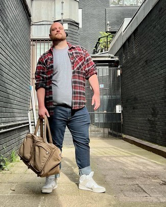 С чем носить красную рубашку с длинным рукавом мужчине