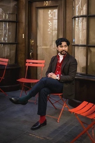 С чем носить красную рубашку с длинным рукавом мужчине