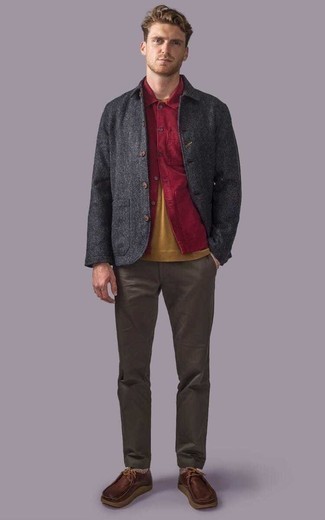 С чем носить красную рубашку с длинным рукавом мужчине