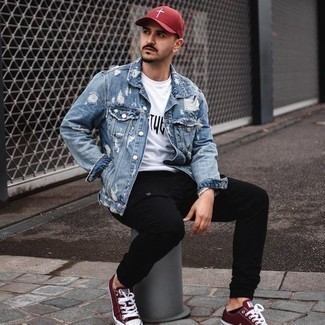 Какие брюки карго носить с красными низкими кедами