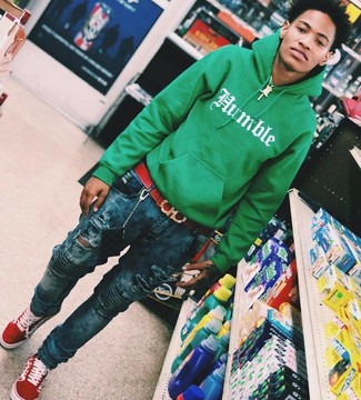 Какие джинсы носить с красными низкими кедами мужчине