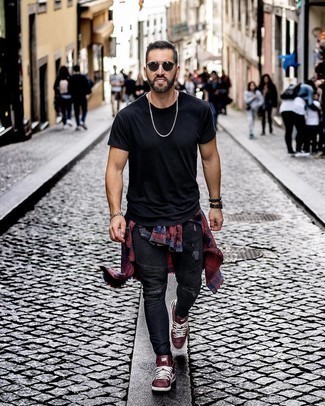 Какие джинсы носить с красными низкими кедами мужчине