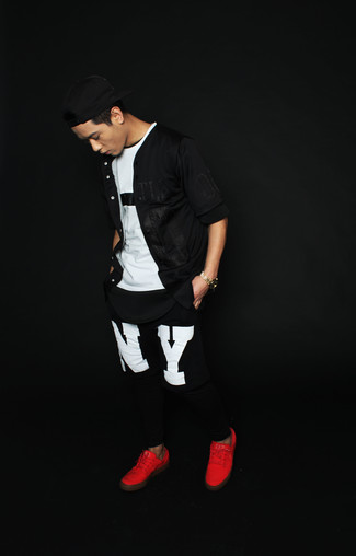 С чем носить красные низкие кеды мужчине