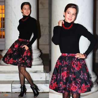 С чем носить красное колье