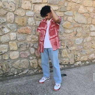 С чем носить красную рубашку с "огурцами" мужчине