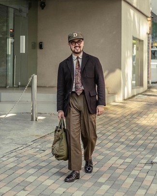 С чем носить красный галстук с "огурцами" мужчине