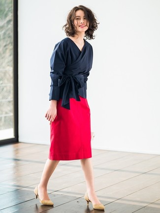 С чем носить красную юбку-карандаш