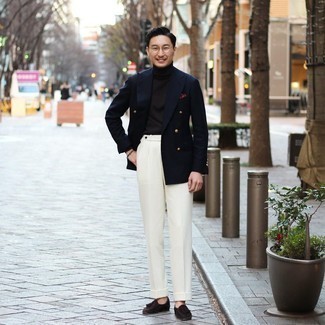 С чем носить красный нагрудный платок в шотландскую клетку