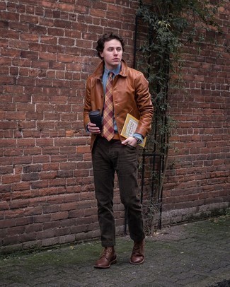 С чем носить красный галстук в шотландскую клетку мужчине