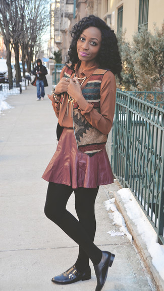 С чем носить красную юбку со складками