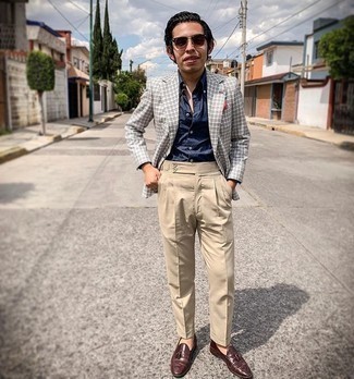 С чем носить красный нагрудный платок