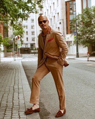 С чем носить красный нагрудный платок