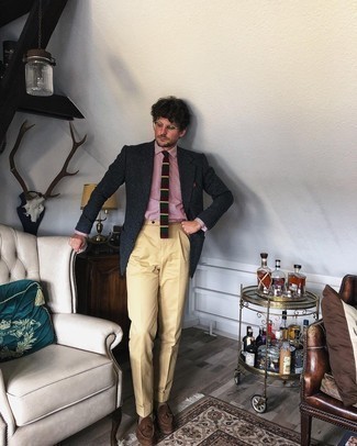 С чем носить красный нагрудный платок