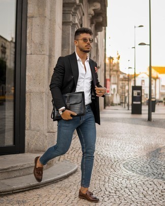 С чем носить красный нагрудный платок