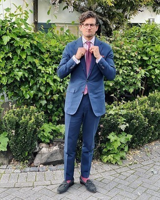 С чем носить красный нагрудный платок