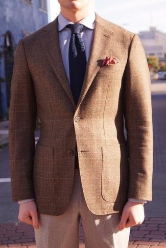 С чем носить красный нагрудный платок в горошек