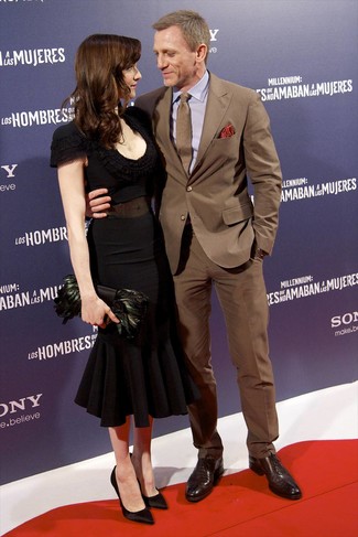 С чем носить красный нагрудный платок в горошек