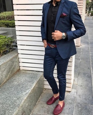 С чем носить красный нагрудный платок в горошек