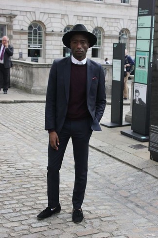 С чем носить красный нагрудный платок в горошек