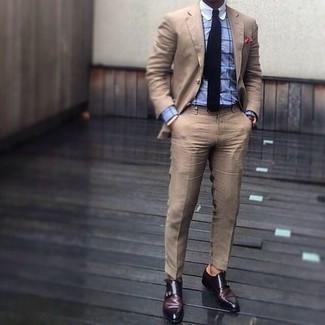 С чем носить красный нагрудный платок в горошек