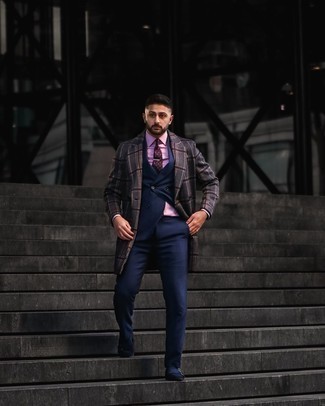 С чем носить красный галстук в горошек мужчине