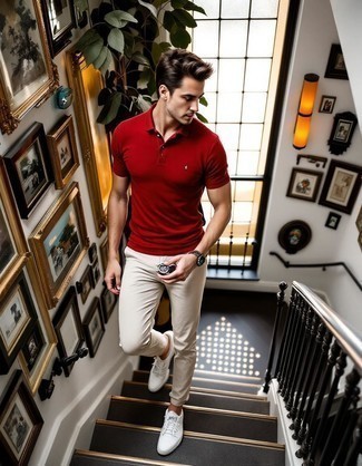 С чем носить красную футболку-поло мужчине