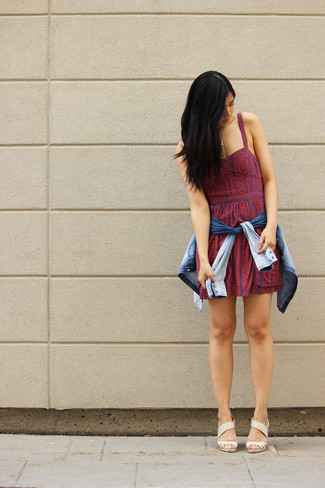 С чем носить красное платье с принтом