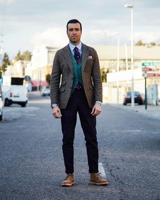 С чем носить красный нагрудный платок с принтом